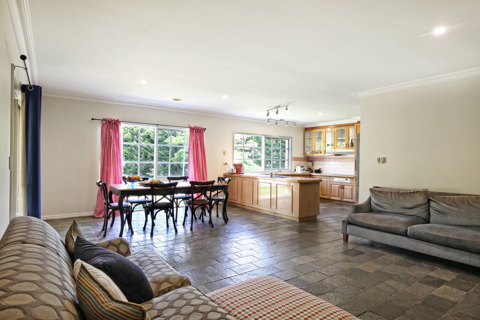 Real Estate and Property in 5 Samuel Court, Woodend, VIC