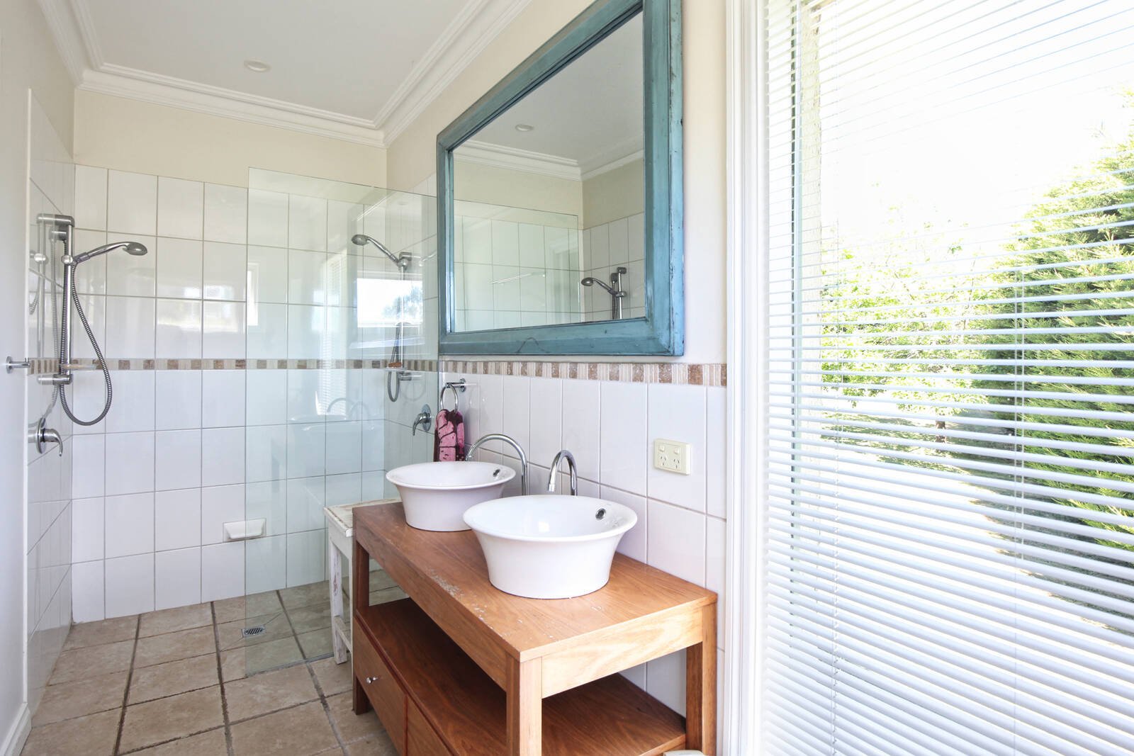 Real Estate and Property in 5 Samuel Court, Woodend, VIC