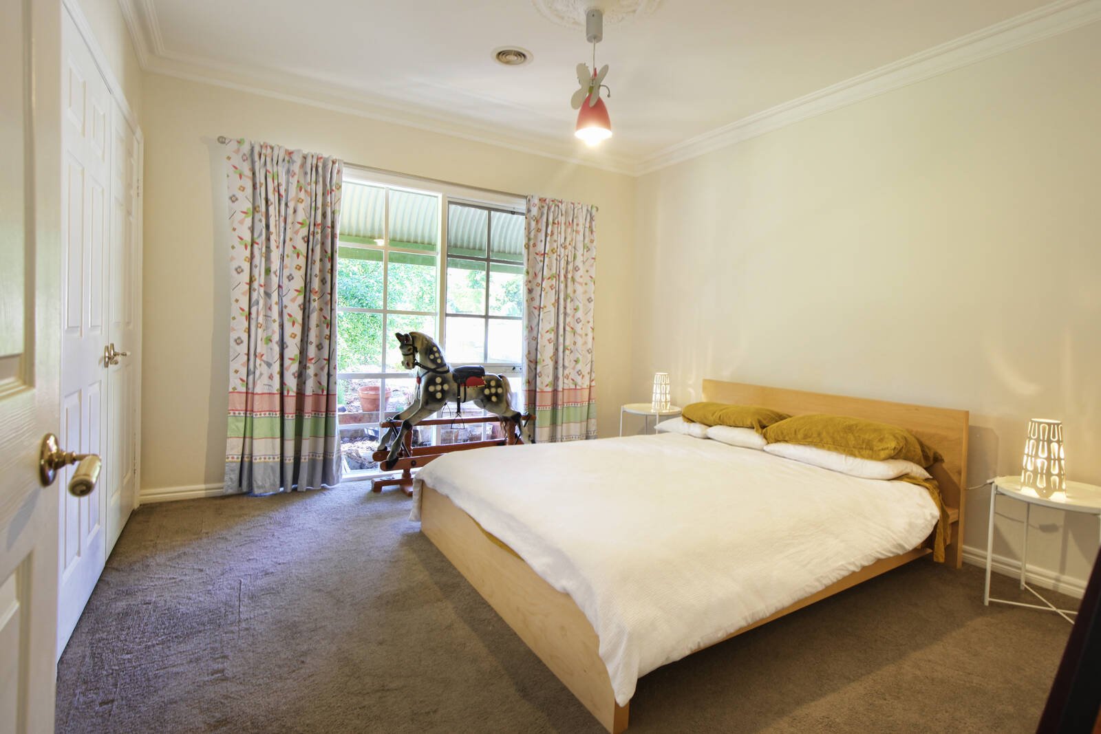 Real Estate and Property in 5 Samuel Court, Woodend, VIC