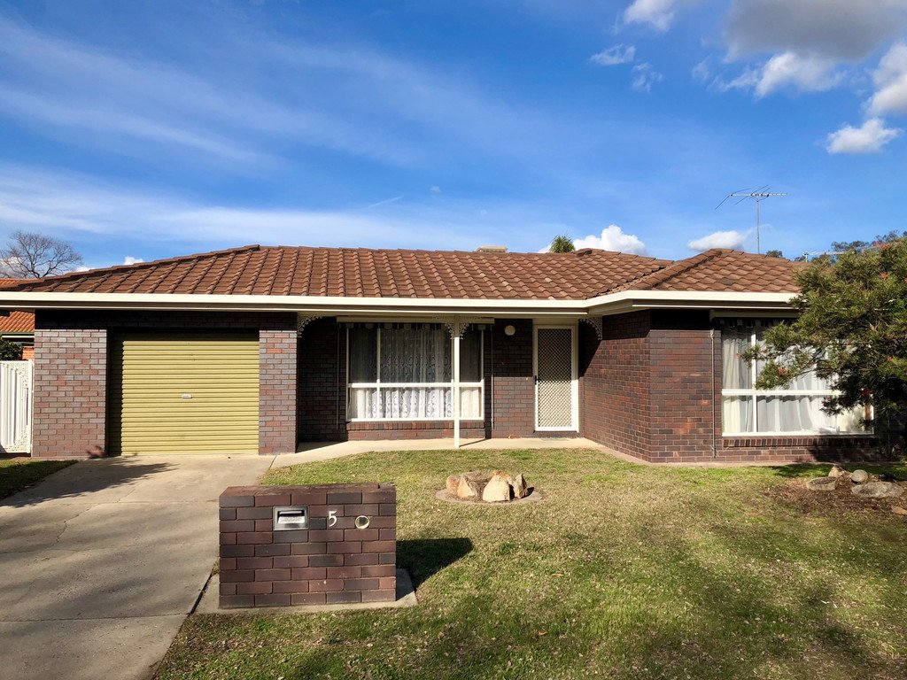 5 Saville Avenue LAVINGTON 1