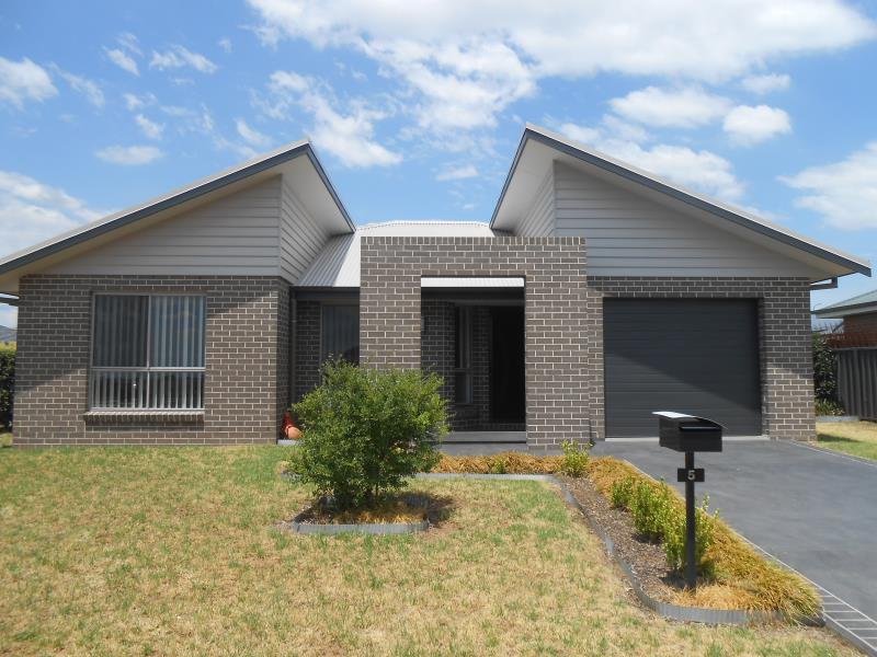 5 Semillon Drive TAMWORTH 1