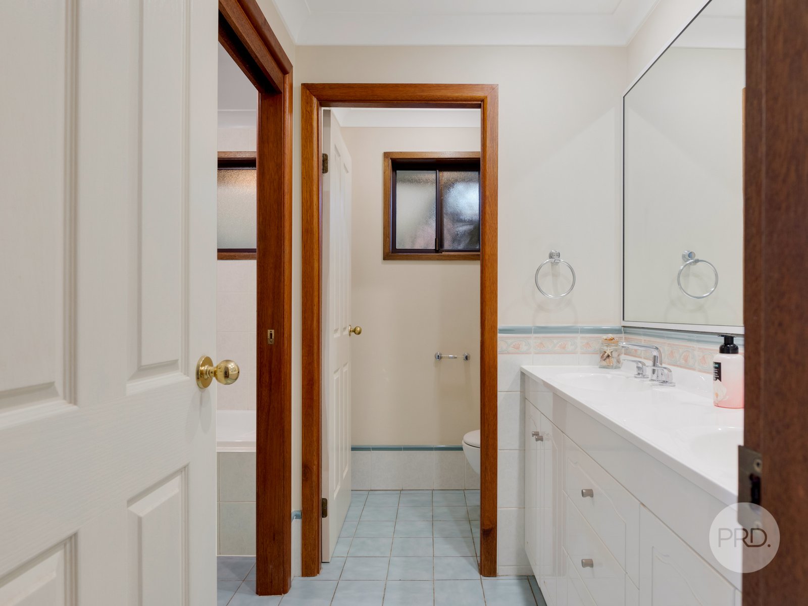 5 Shandlin Place SOUTH PENRITH 6