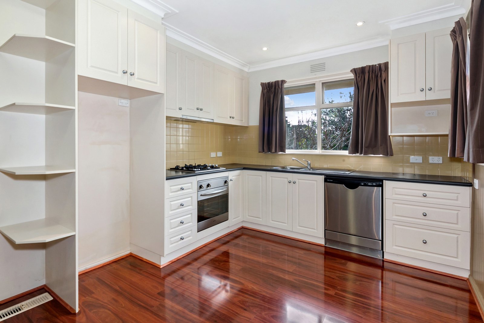 5 Shire Avenue MOUNT HELEN 9