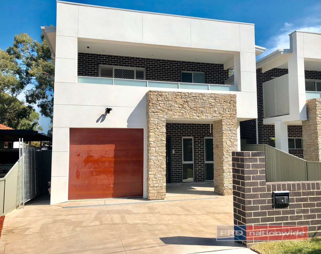 5 Singleton Avenue EAST HILLS 1