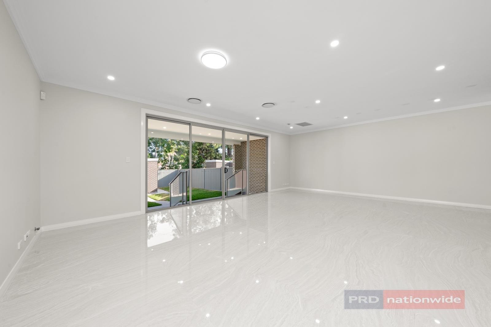 5 Singleton Avenue EAST HILLS 2