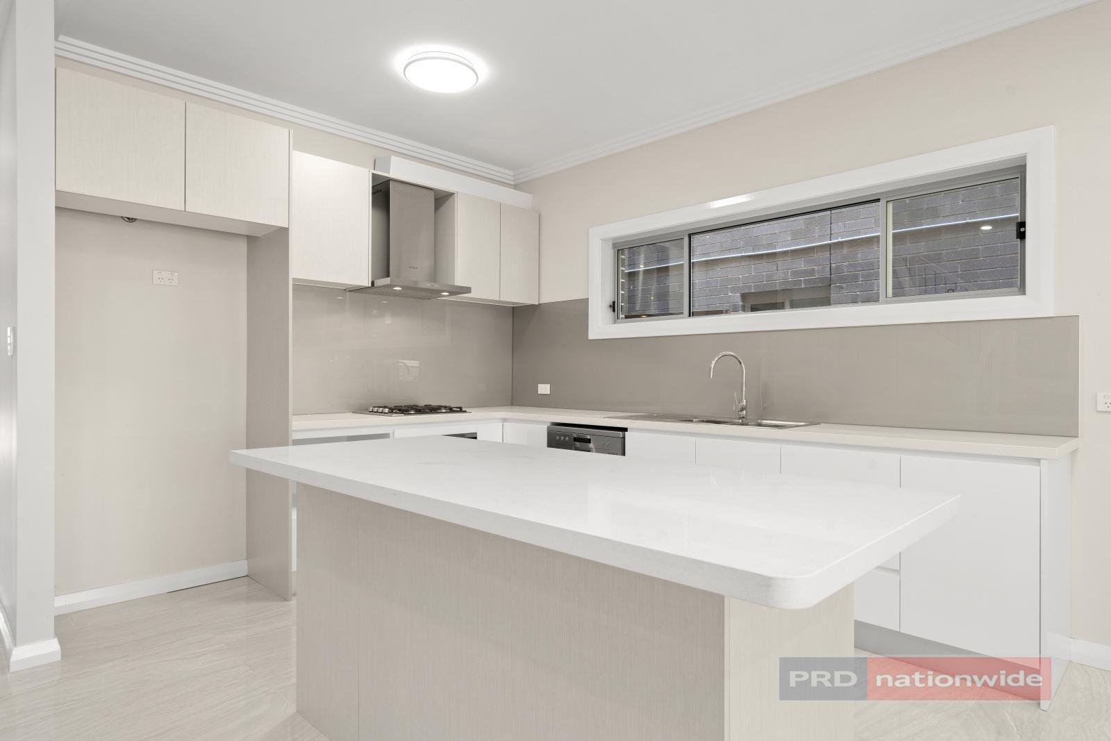 5 Singleton Avenue EAST HILLS 3