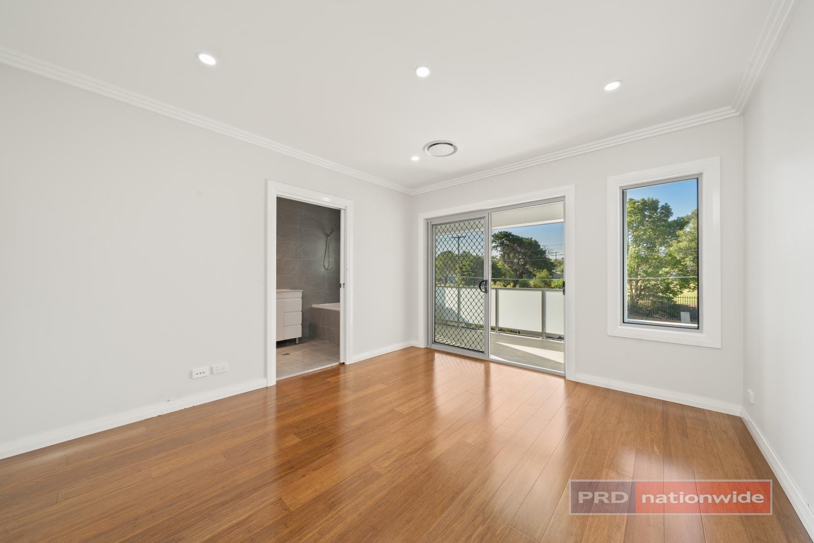 5 Singleton Avenue EAST HILLS 4