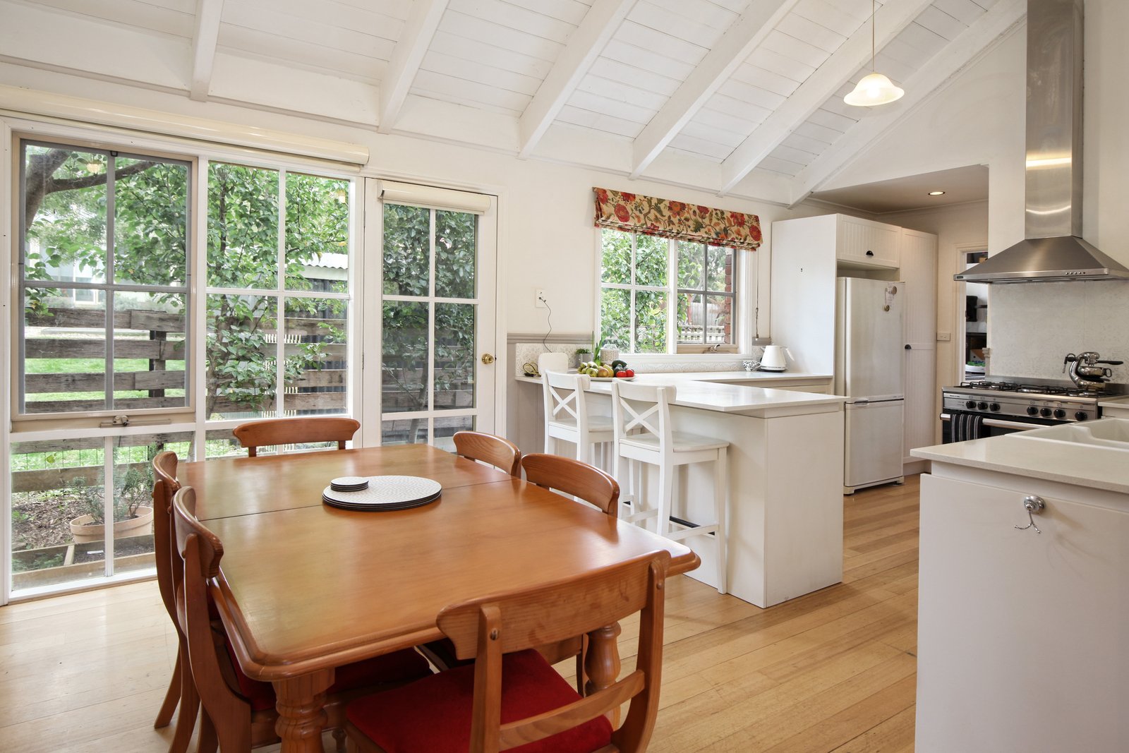 Real Estate and Property in 5 South Road, Woodend, VIC