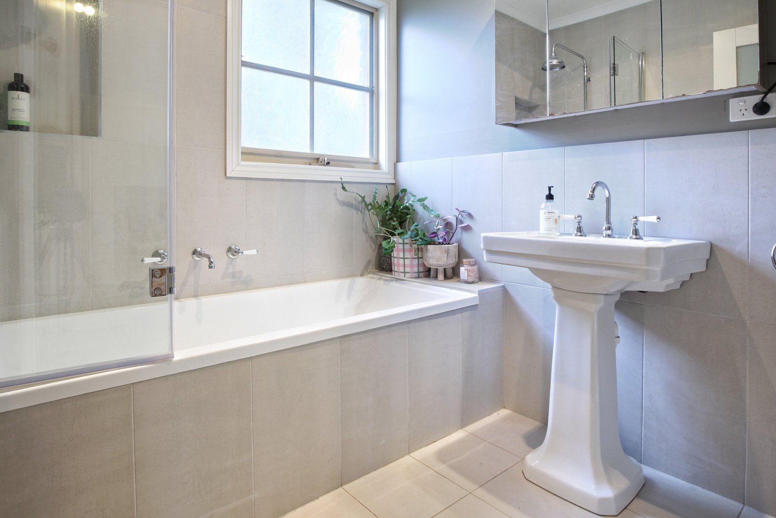 Real Estate and Property in 5 South Road, Woodend, VIC