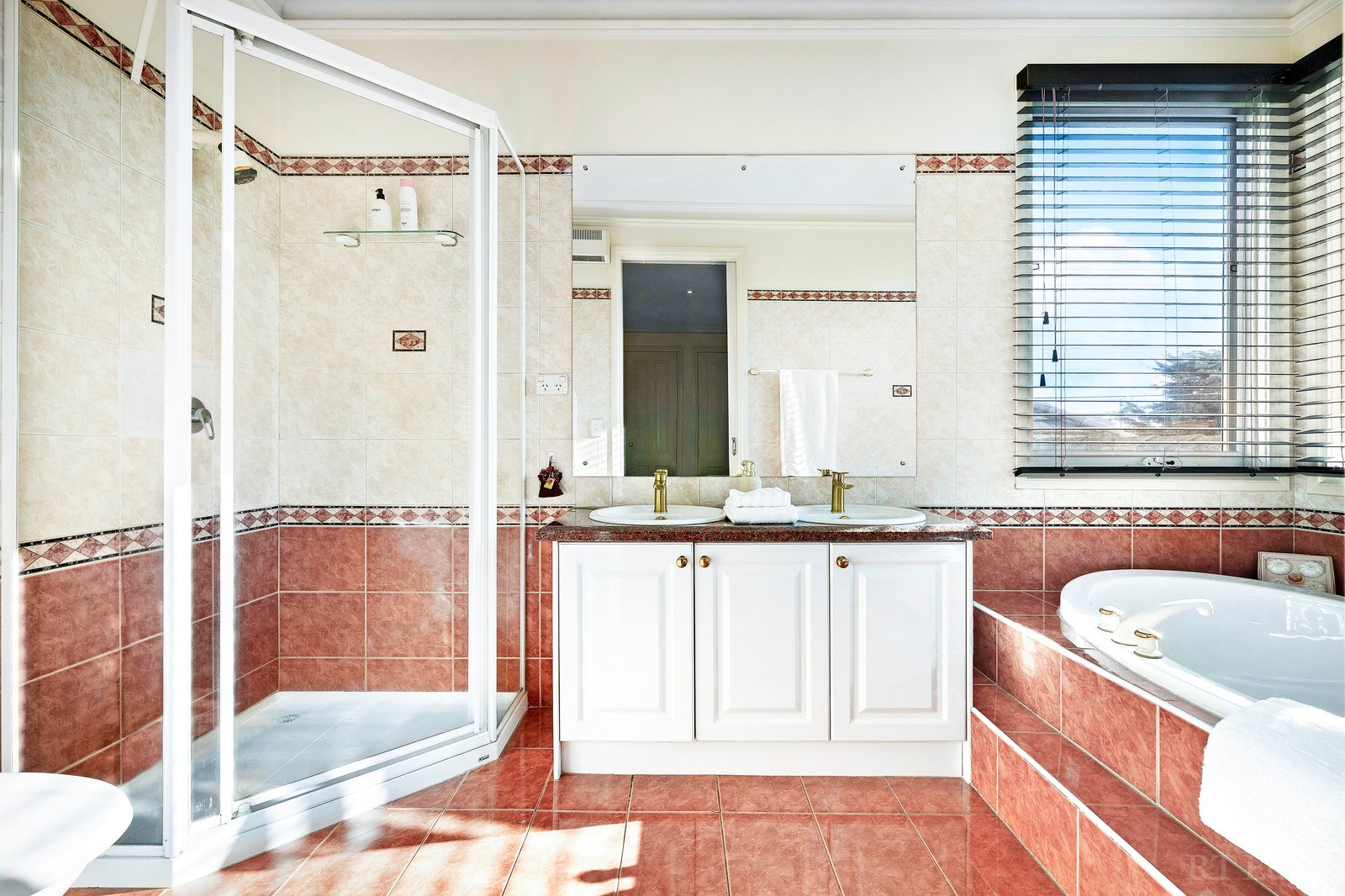 Real Estate and Property in 5 Sovereign Court, Templestowe, VIC