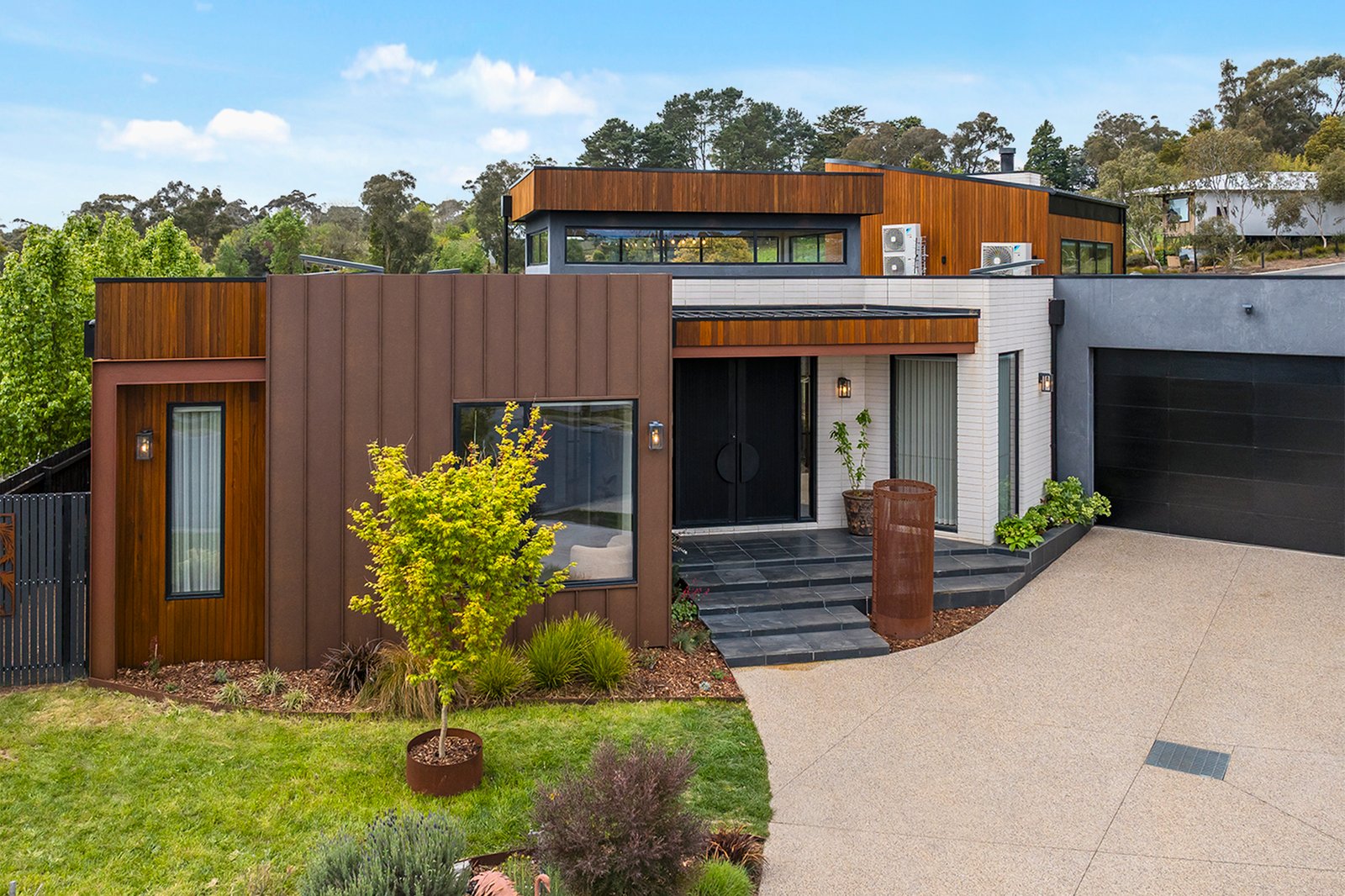 Real Estate and Property in 5 Sproule Place, Woodend, VIC