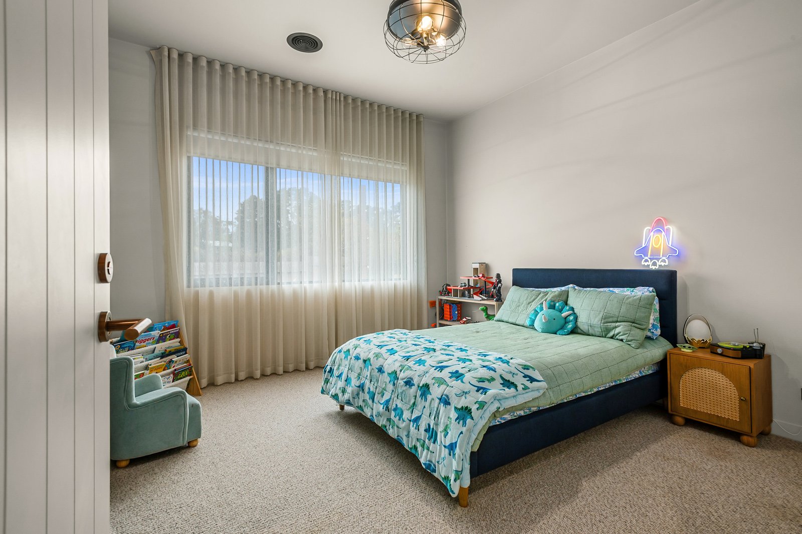 Real Estate and Property in 5 Sproule Place, Woodend, VIC