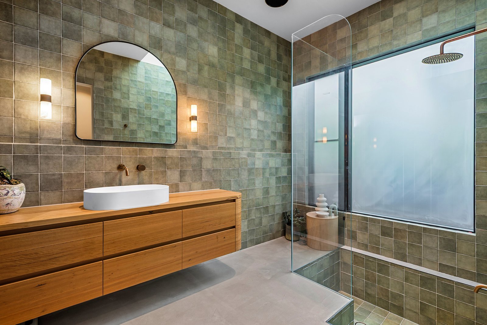 Real Estate and Property in 5 Sproule Place, Woodend, VIC