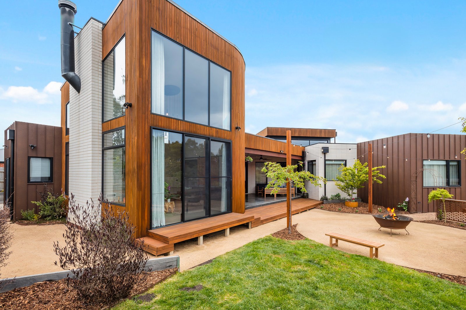 Real Estate and Property in 5 Sproule Place, Woodend, VIC