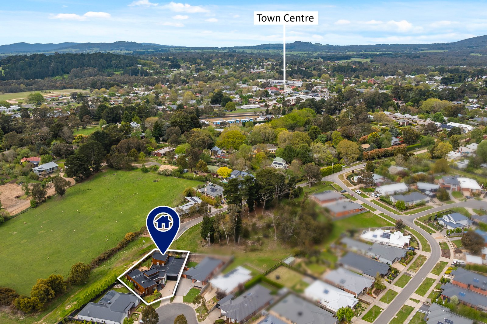 Real Estate and Property in 5 Sproule Place, Woodend, VIC