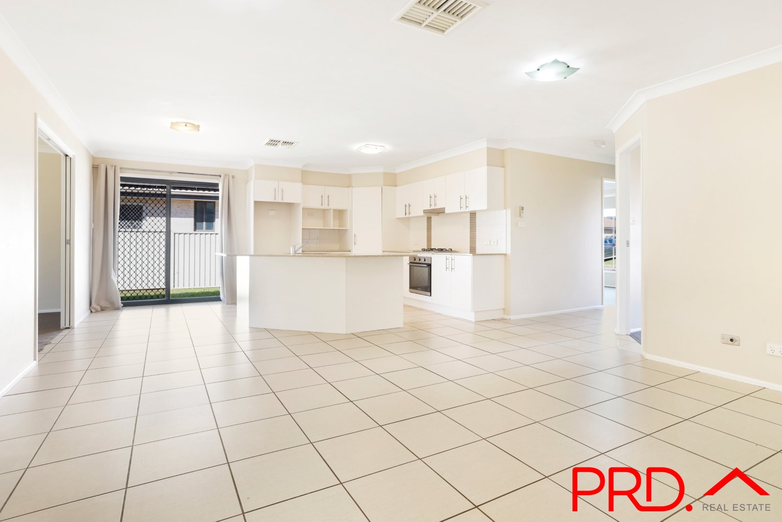 5 Stokes Avenue TAMWORTH 4