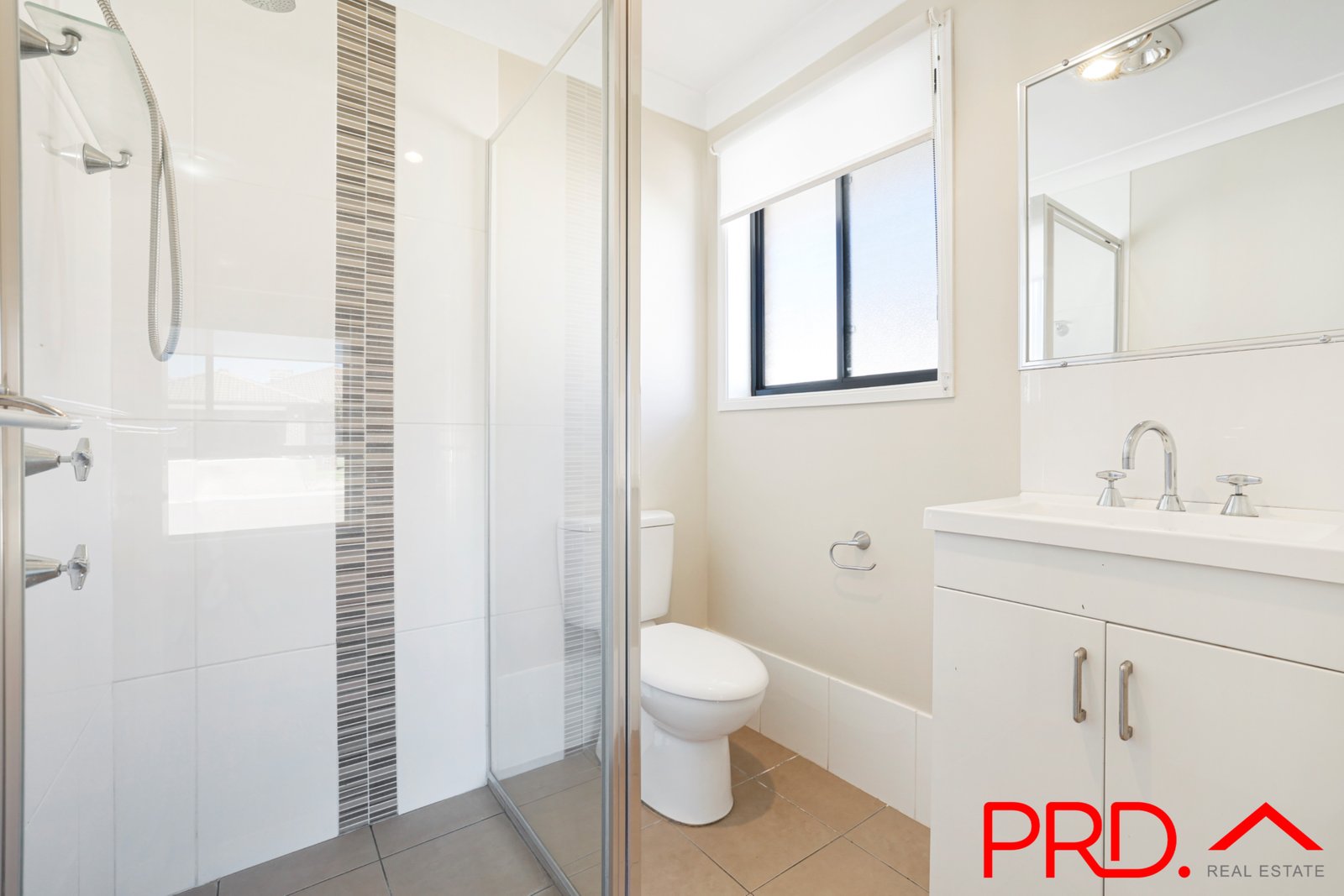 5 Stokes Avenue TAMWORTH 8