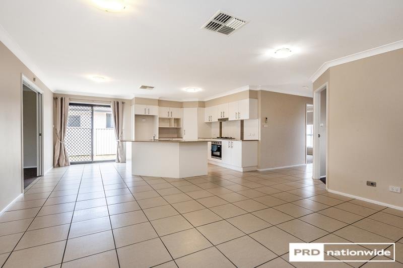 5 Stokes Avenue TAMWORTH 5