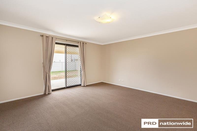 5 Stokes Avenue TAMWORTH 7