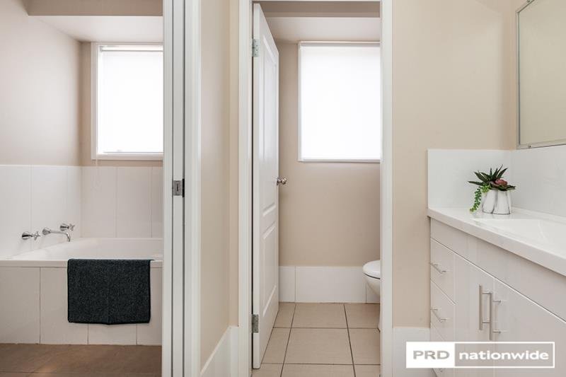 5 Stokes Avenue TAMWORTH 8