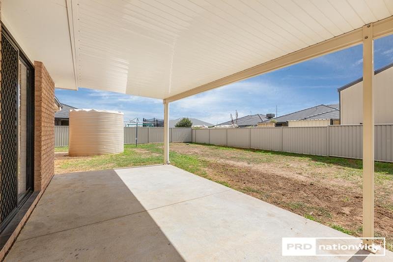 5 Stokes Avenue TAMWORTH 9