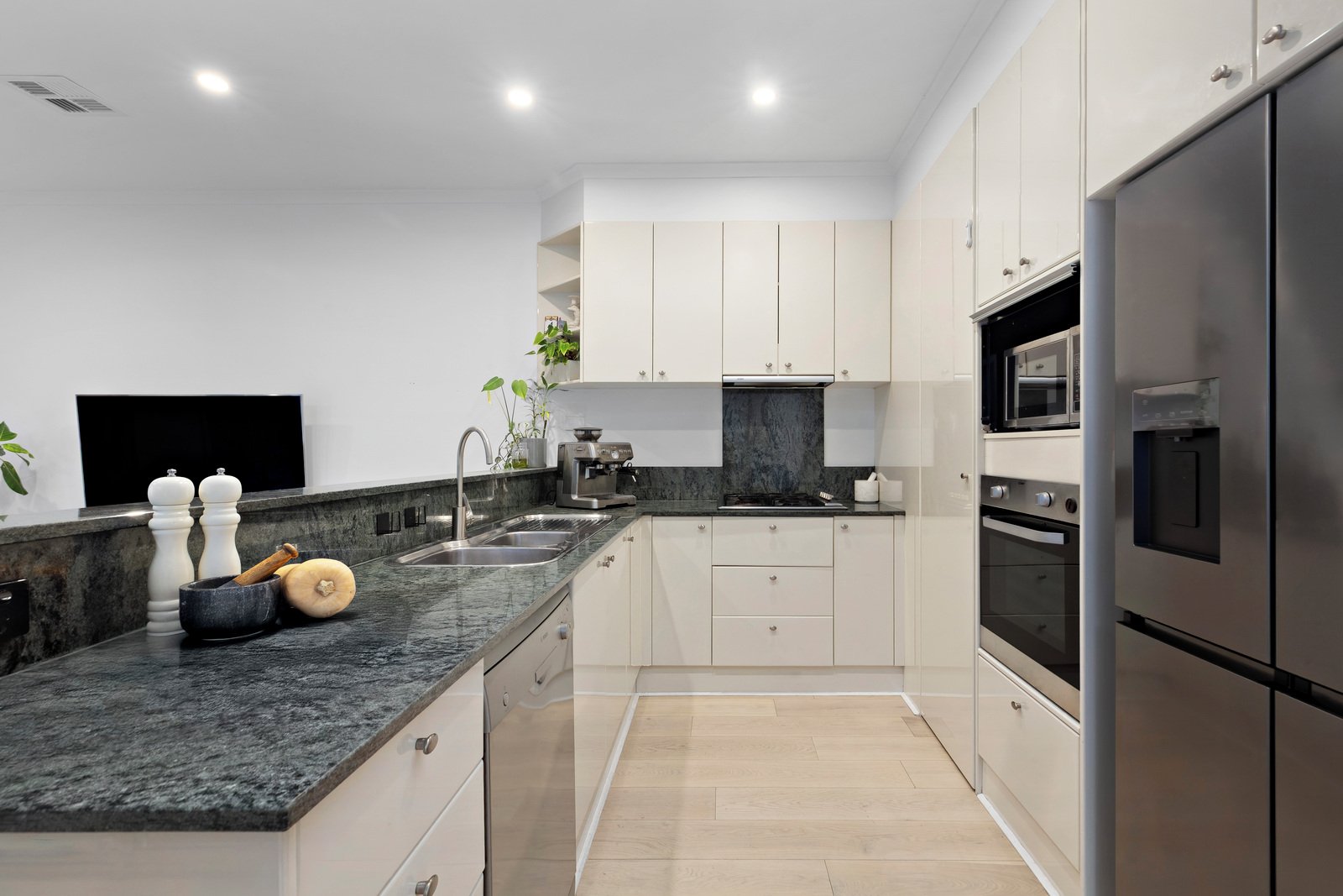 5 Strathaird Mews, Port Melbourne, 3207