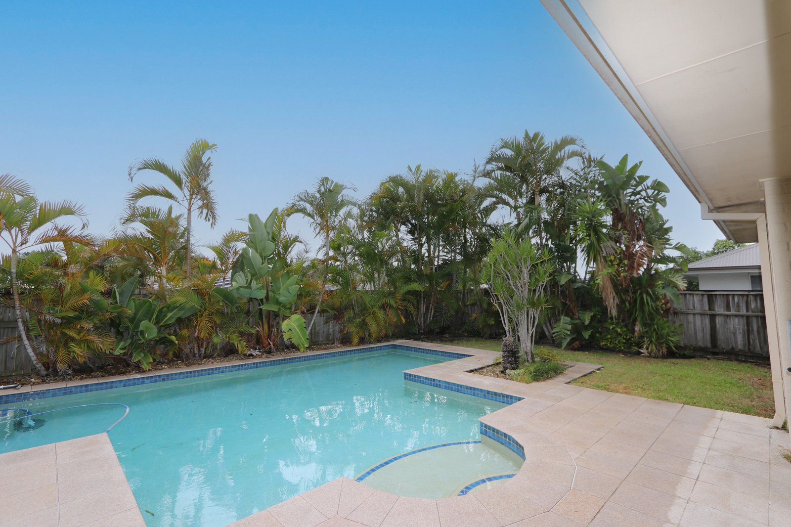 5 Stringybark Drive MOLENDINAR 1