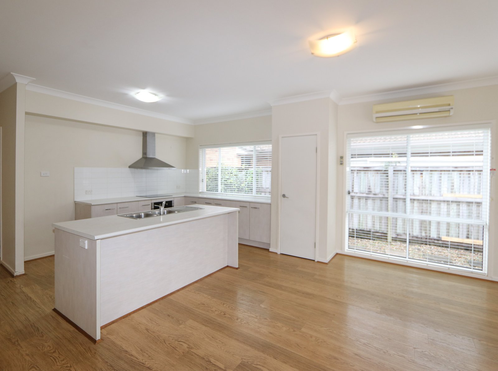 5 Stringybark Drive MOLENDINAR 4