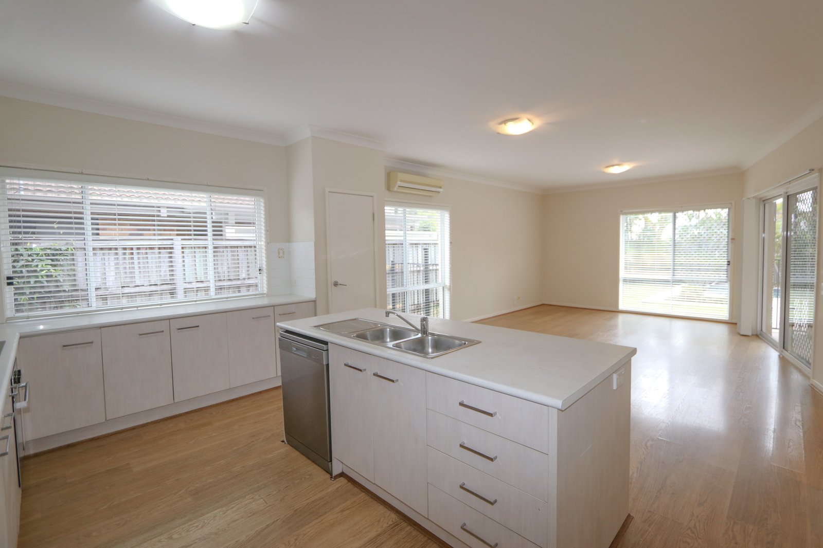 5 Stringybark Drive MOLENDINAR 5