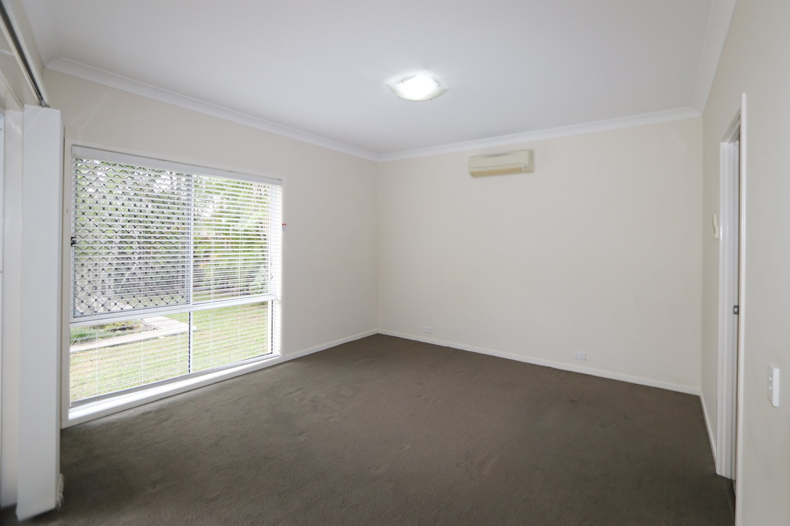 5 Stringybark Drive MOLENDINAR 8