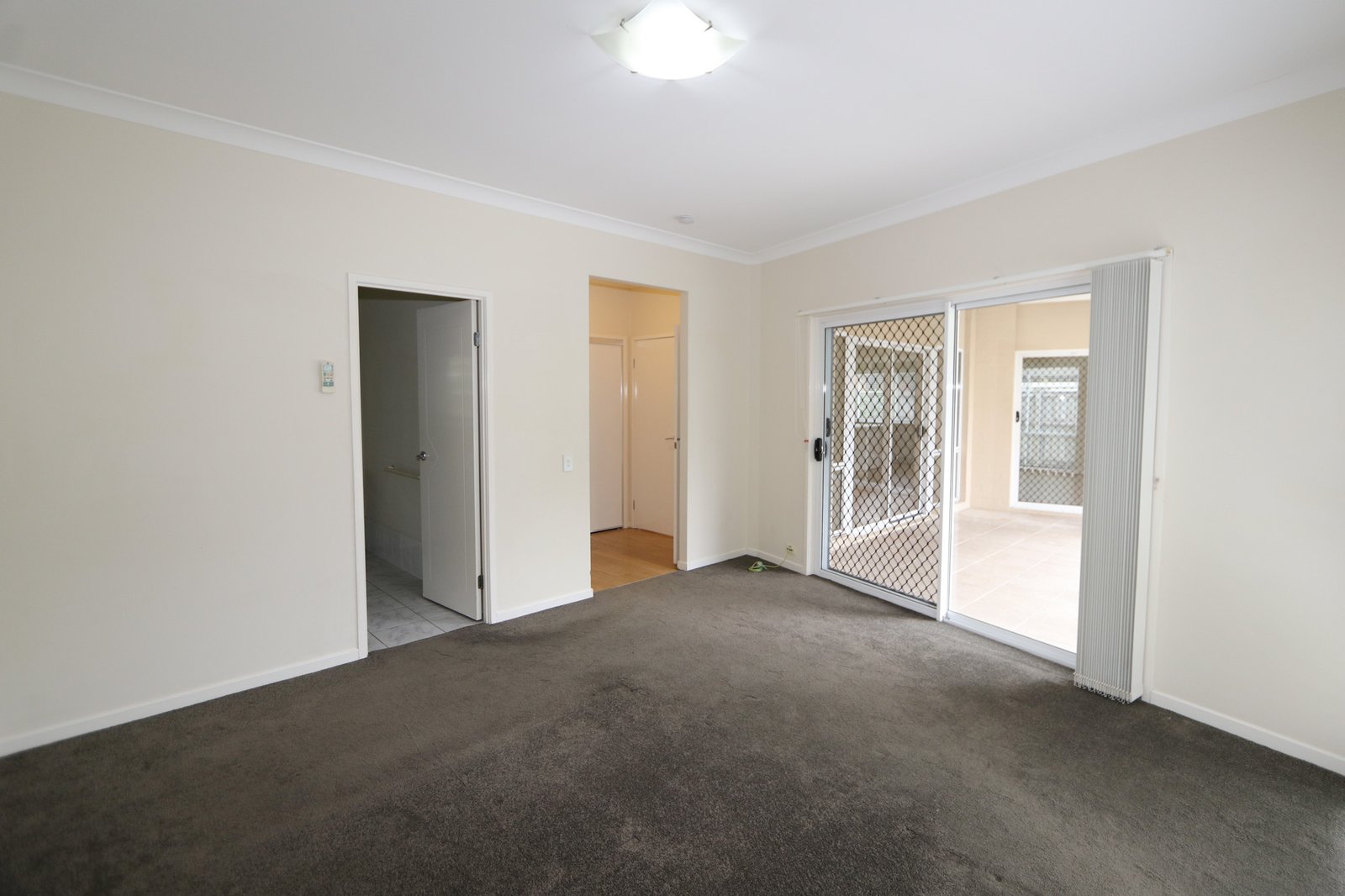 5 Stringybark Drive MOLENDINAR 9