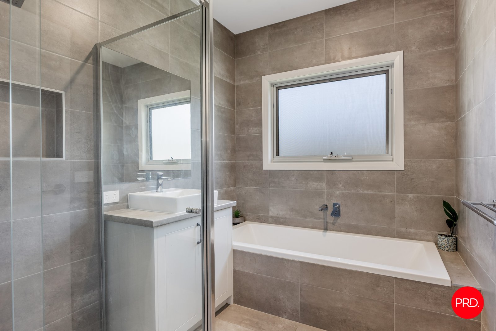 5 Summers Court LANCEFIELD 8