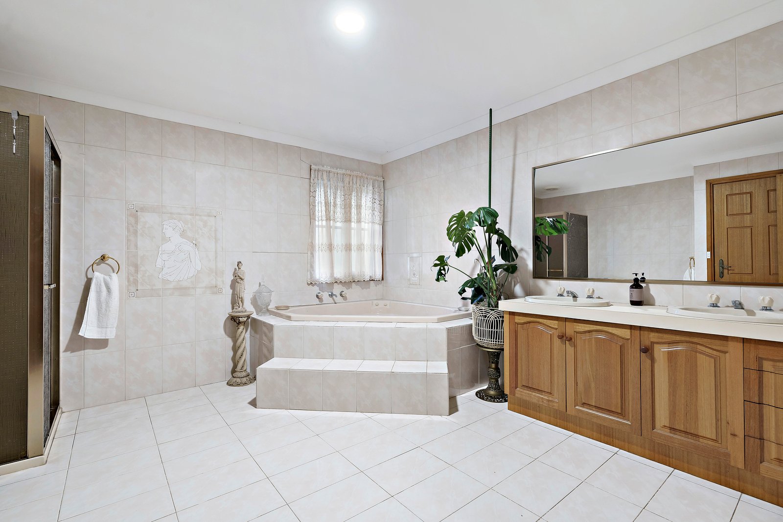 Real Estate and Property in 5 Terence Court, Doncaster, VIC