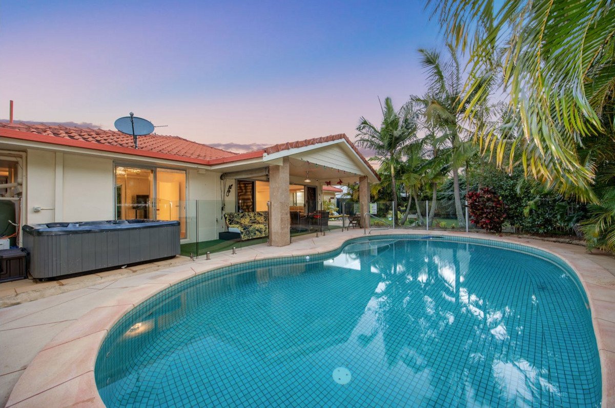 5 Tern Drive BURLEIGH WATERS 2