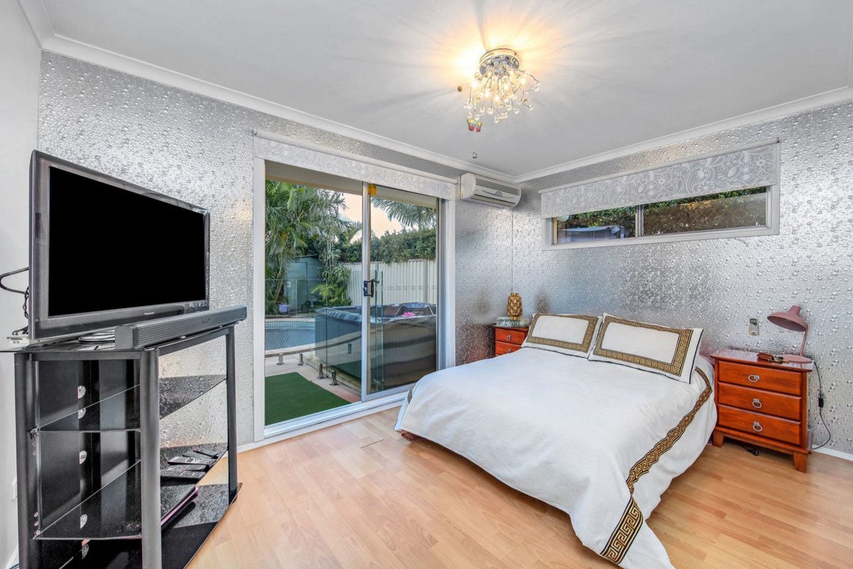 5 Tern Drive BURLEIGH WATERS 8