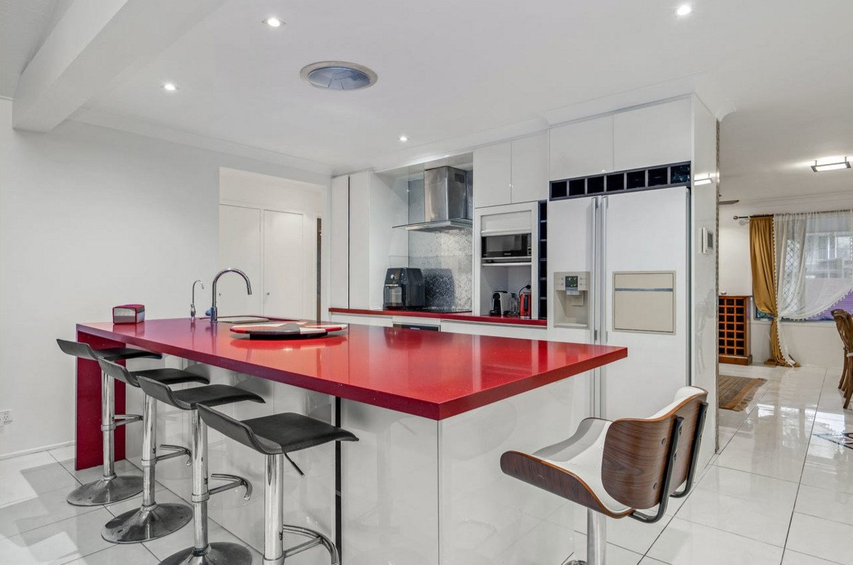 5 Tern Drive BURLEIGH WATERS 10