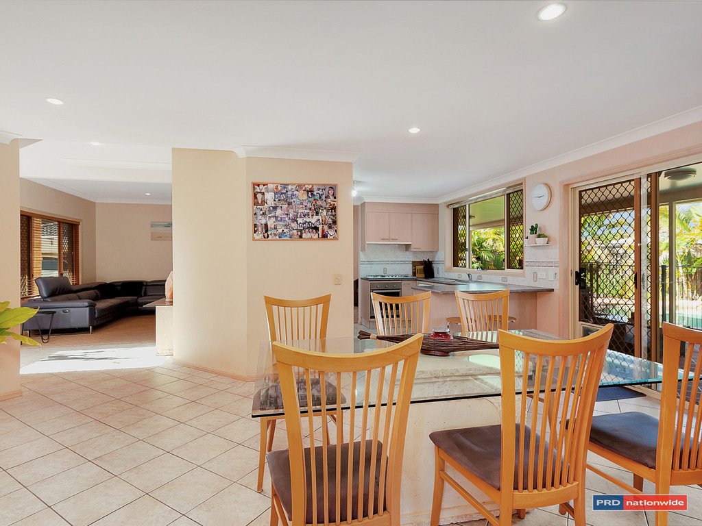 5 Thornleigh Crescent VARSITY LAKES 3