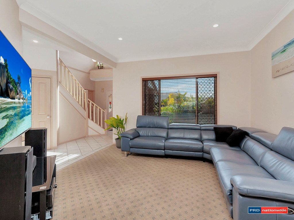 5 Thornleigh Crescent VARSITY LAKES 4