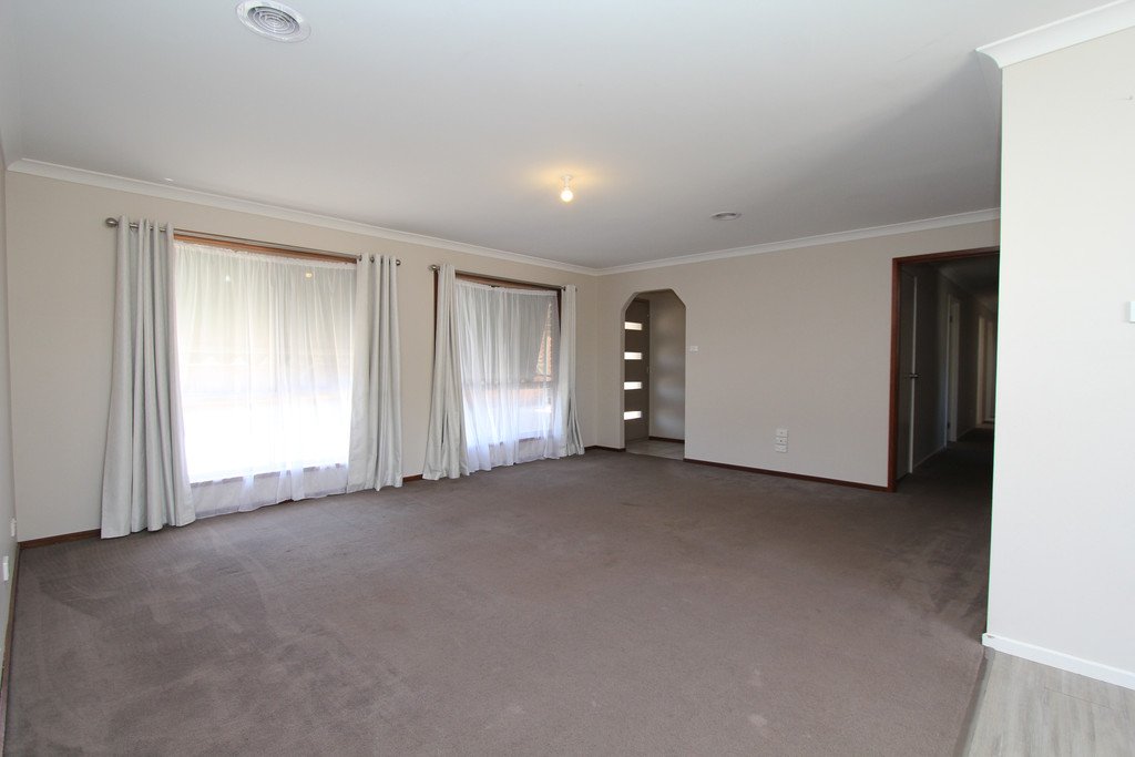 5 Tracey Court DELACOMBE 3