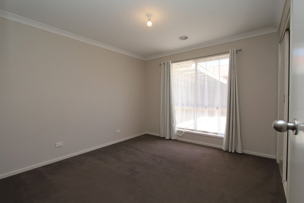 5 Tracey Court DELACOMBE 9