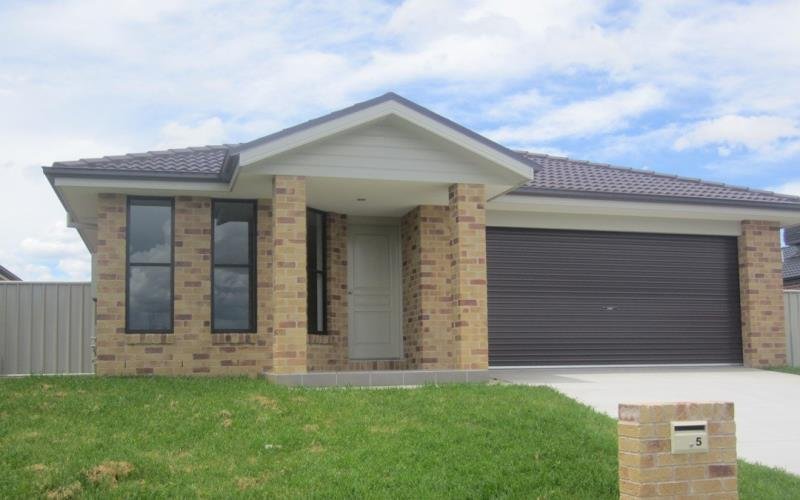 5 Tulipwood Crescent TAMWORTH 1