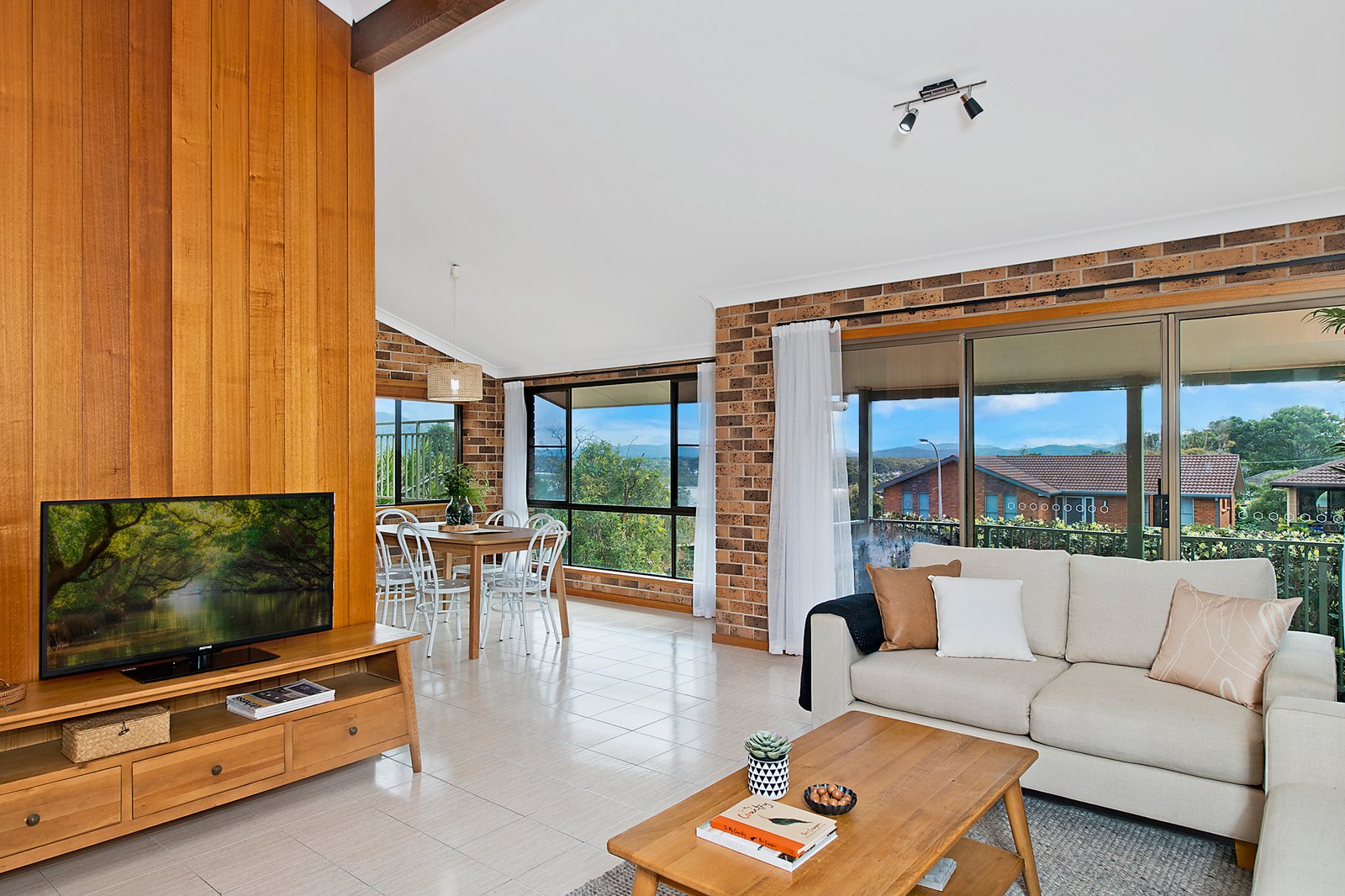 5 Unique Close CAMDEN HEAD 4