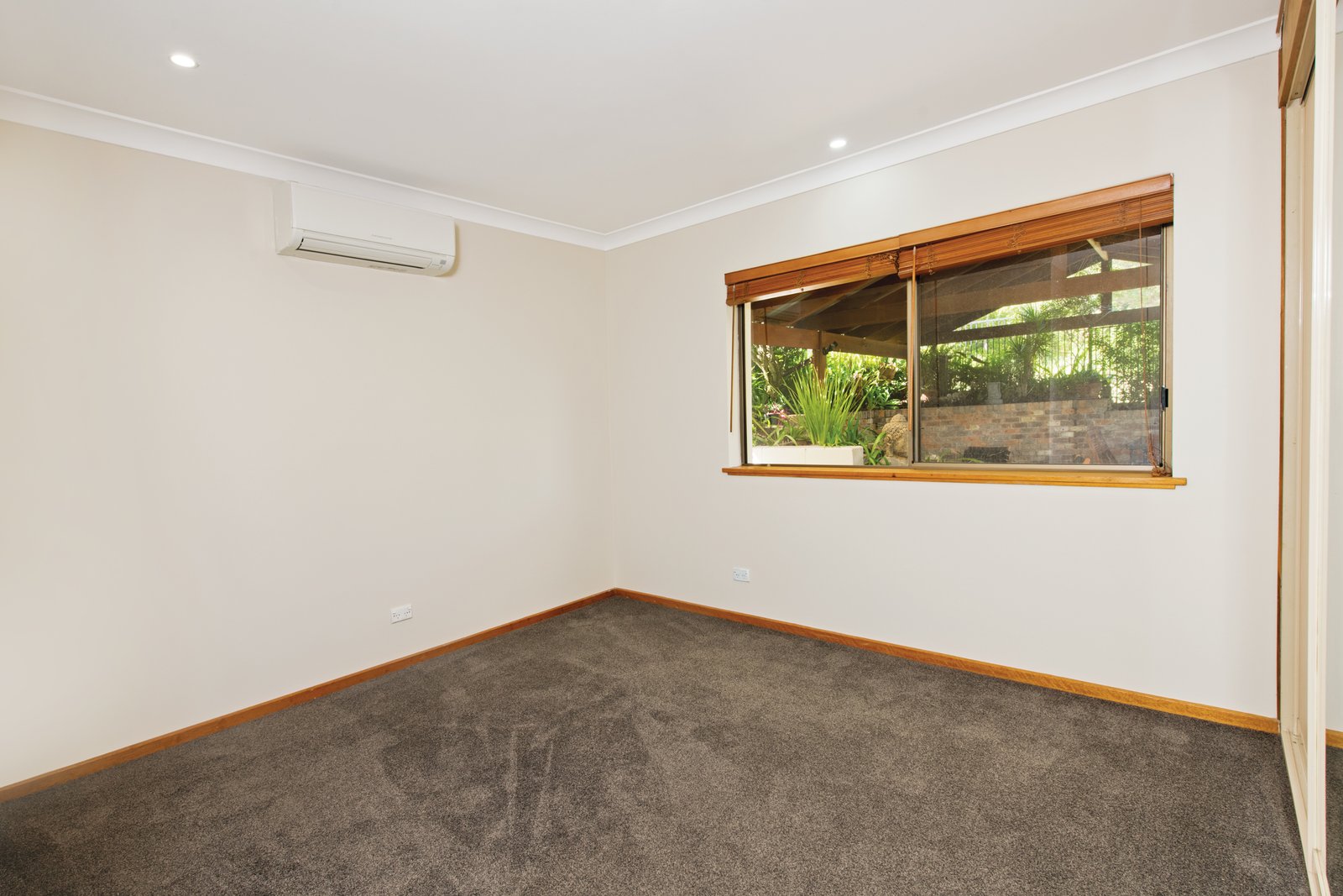 5 Unique Close CAMDEN HEAD 11