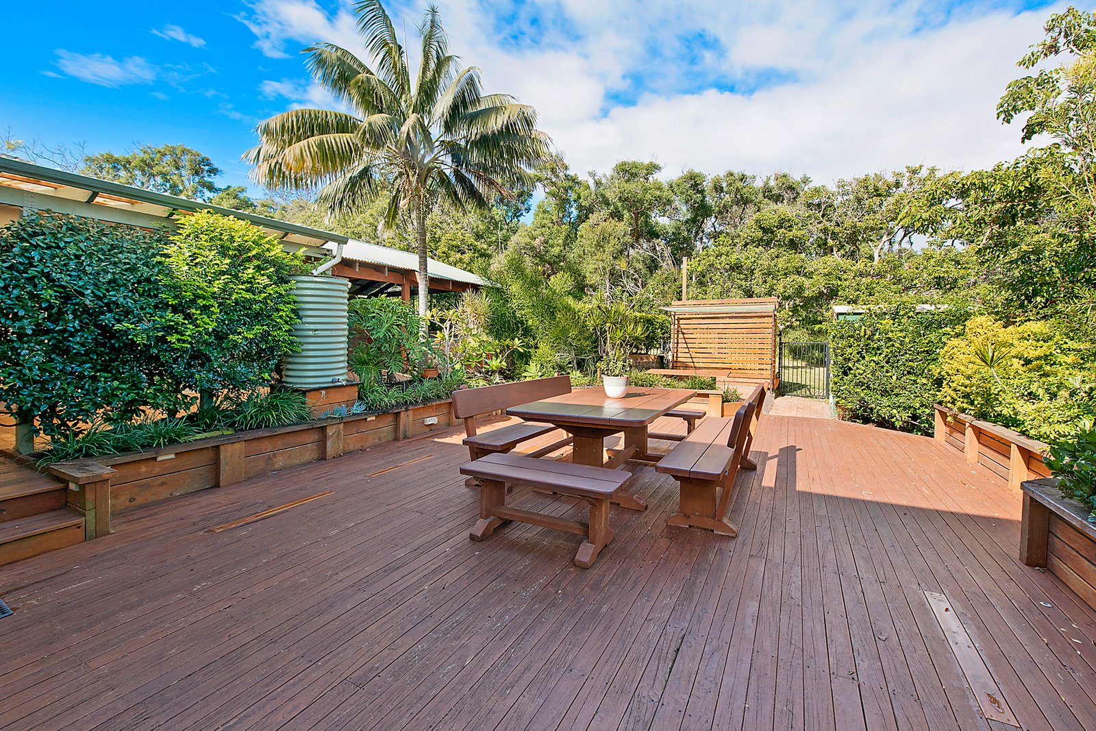 5 Unique Close CAMDEN HEAD 13