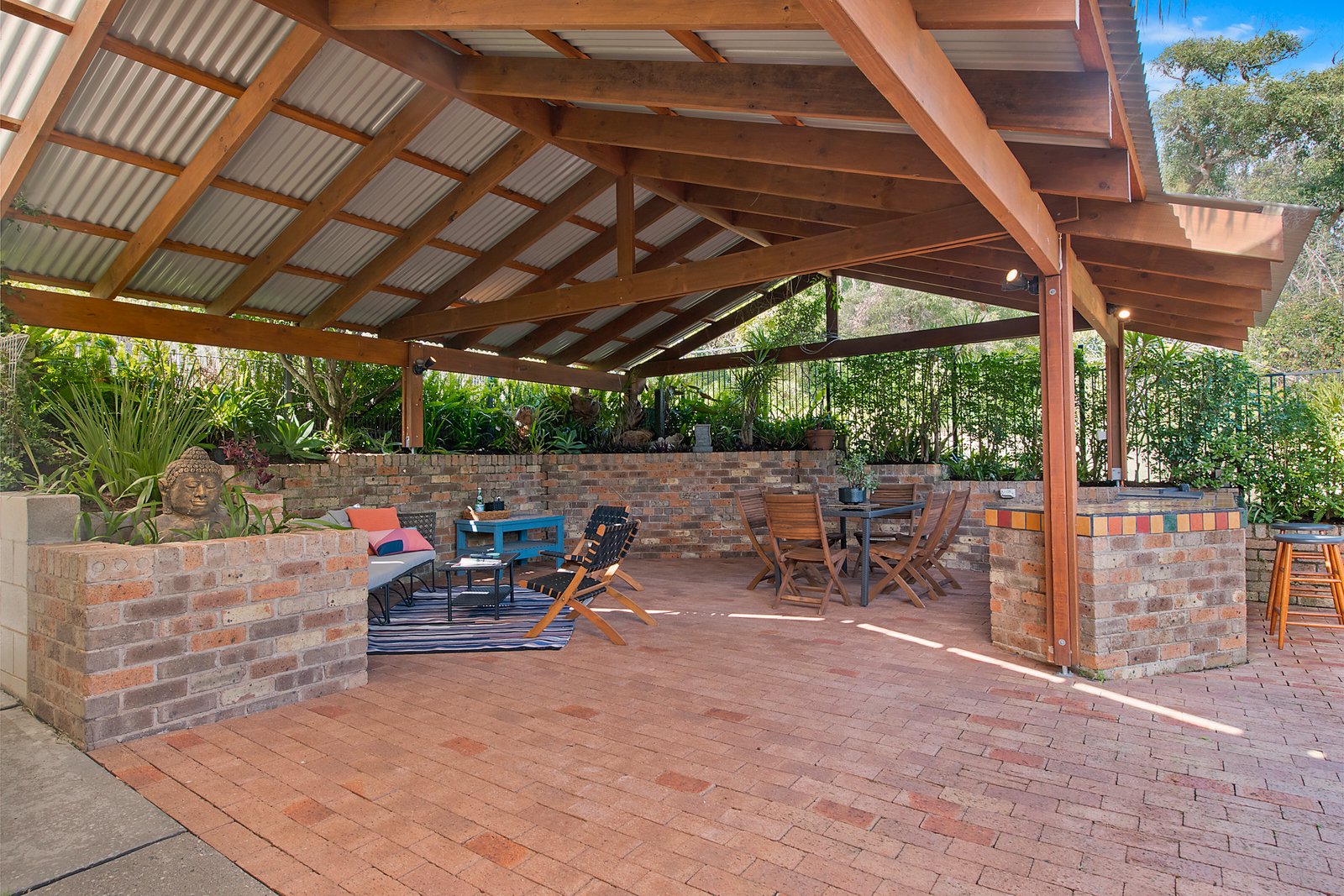 5 Unique Close CAMDEN HEAD 14