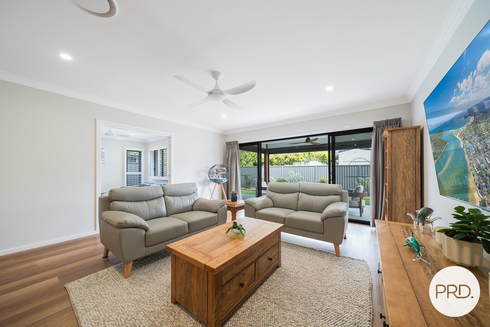 5 Vernon Circuit KEW 7