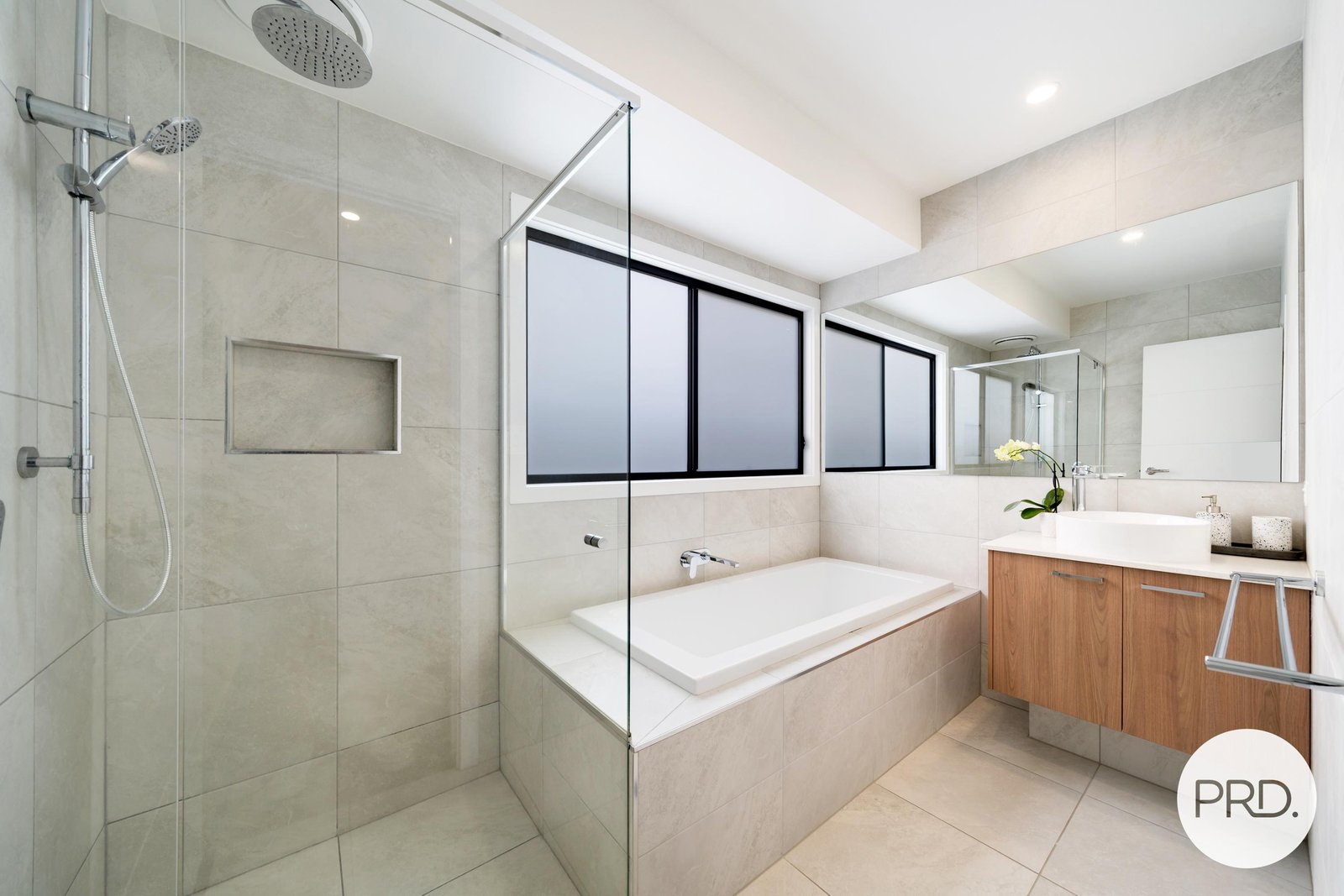 5 Vernon Circuit KEW 14