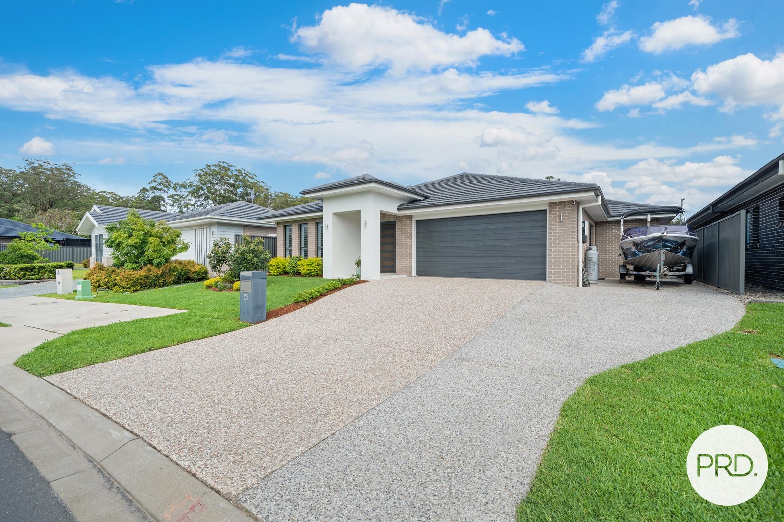 5 Vernon Circuit KEW 19