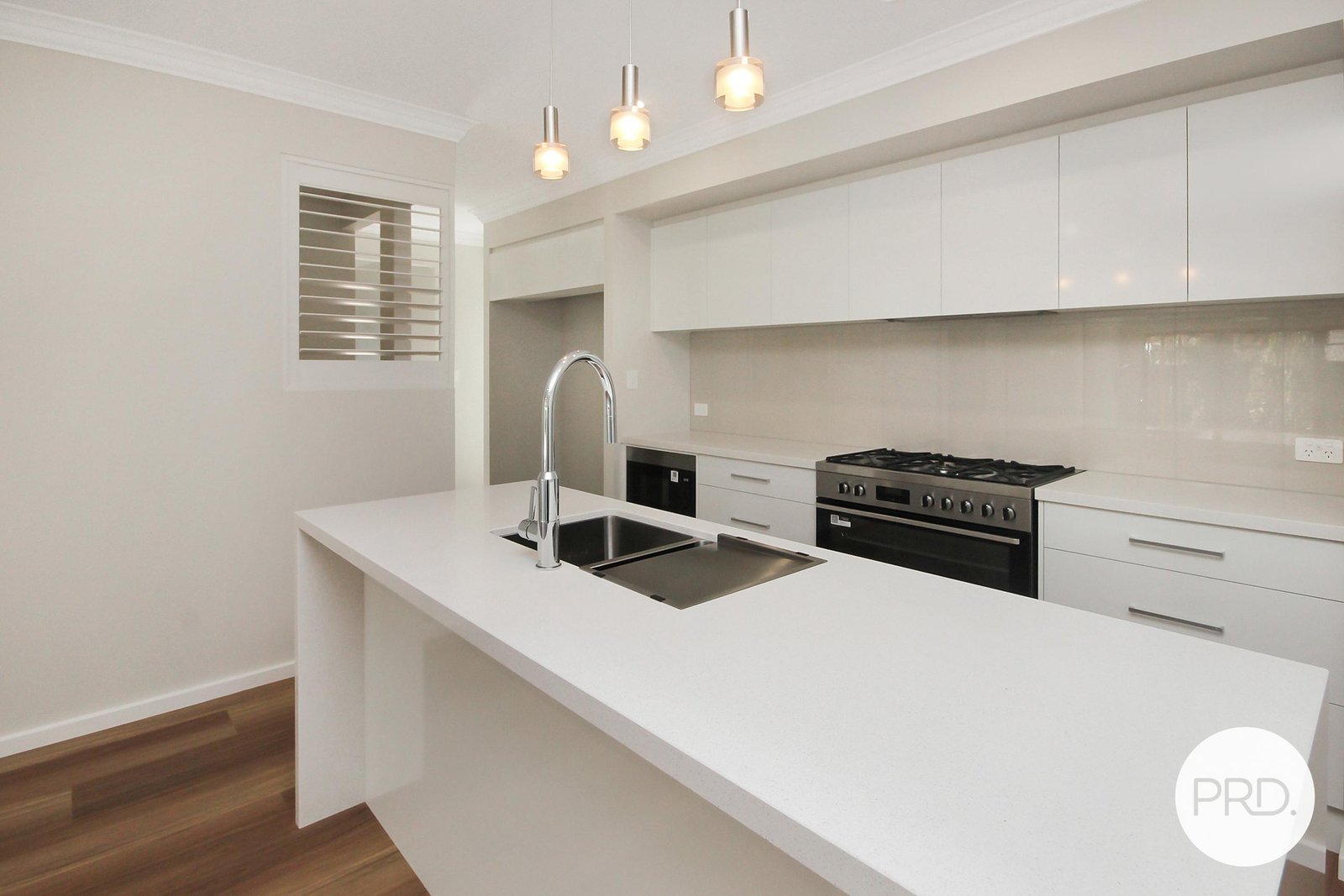 5 Vernon Circuit KEW 2