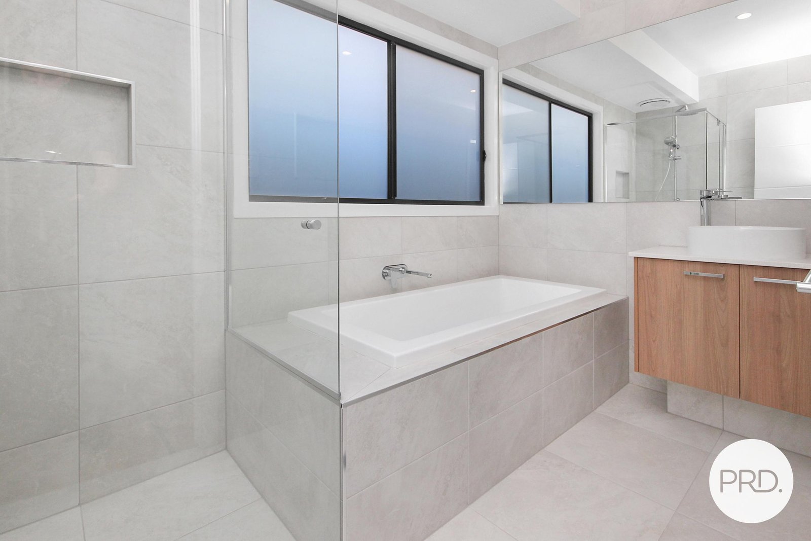 5 Vernon Circuit KEW 6